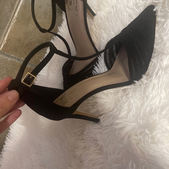 Heel’s shoes women I wore it once time with box size 8 m - Picture 2 of 11